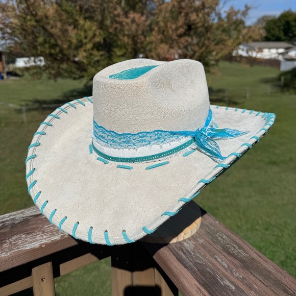 Accessories - Lainey Wilson Inspired Wildflowers and Wild Horses Burned Cowboy Hat